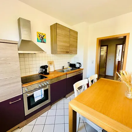Stoetteritz - 3 - 6 People - 4 Beds - Balcony - Great Public Transport 11 Minutes To The Apartment