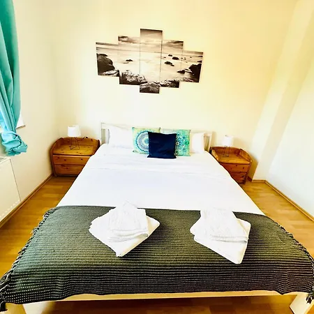 Stoetteritz - 3 - 6 People - 4 Beds - Balcony - Great Public Transport 11 Minutes To The Apartment Leipzig
