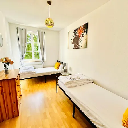 Stoetteritz - 3 - 6 People - 4 Beds - Balcony - Great Public Transport 11 Minutes To The