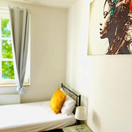 Apartment Stoetteritz - 3 - 6 People - 4 Beds - Balcony - Great Public Transport 11 Minutes To The