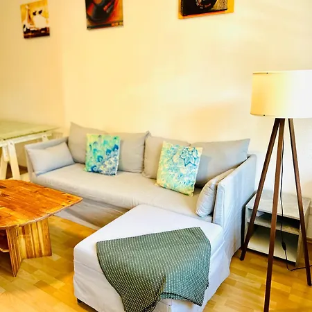 Stoetteritz - 3 - 6 People - 4 Beds - Balcony - Great Public Transport 11 Minutes To The Apartment