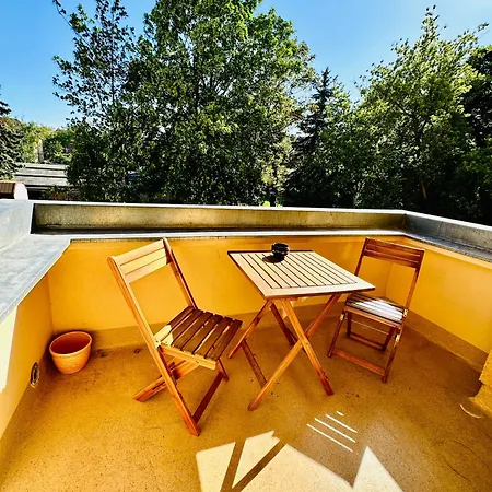 Stoetteritz - 3 - 6 People - 4 Beds - Balcony - Great Public Transport 11 Minutes To The Apartment Leipzig